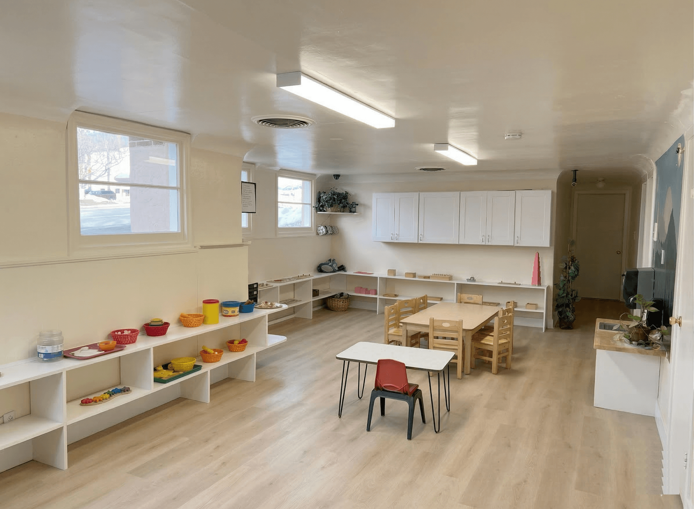 Toddler room with low shelves and materials